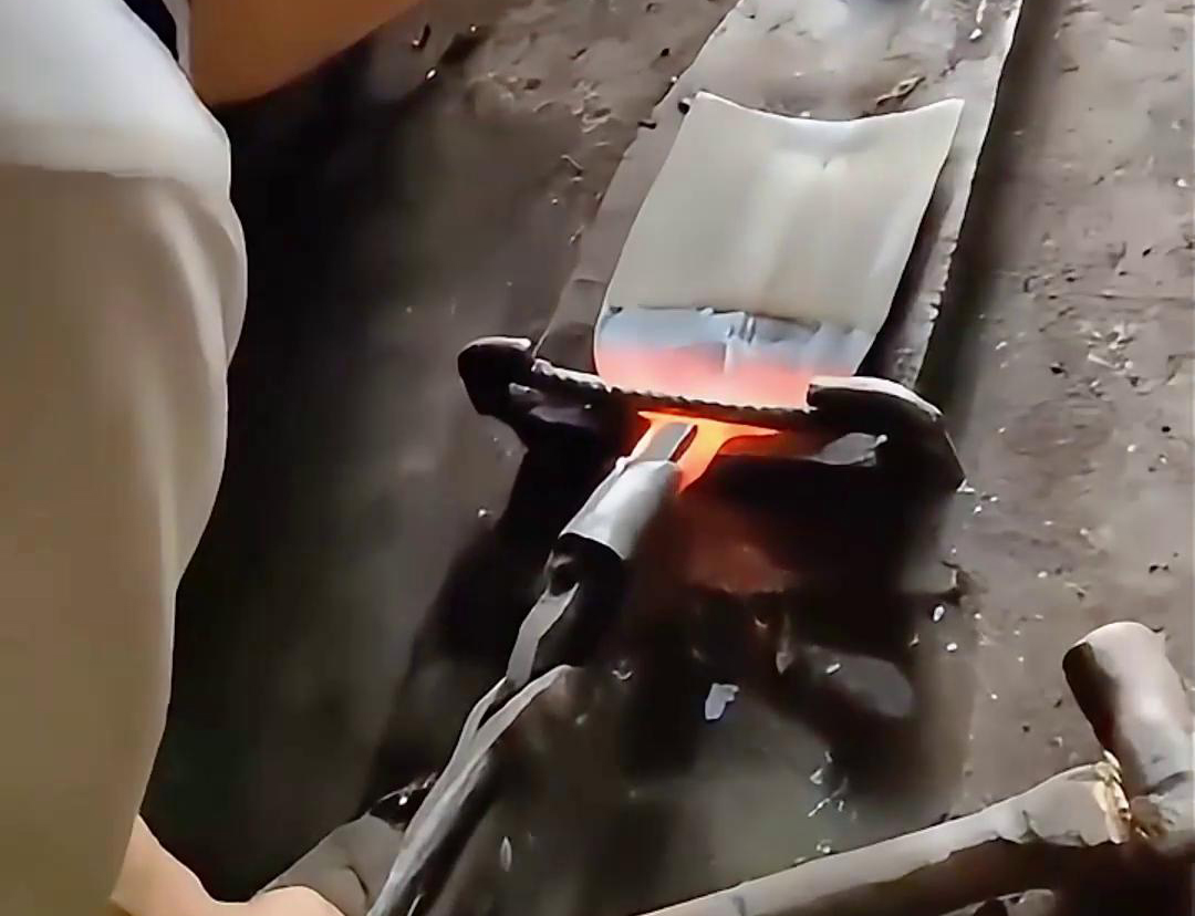 超音頻感應(yīng)加熱設(shè)備在金屬退火處理，尤其是鐵匠加熱淬火退火工藝中的應(yīng)用