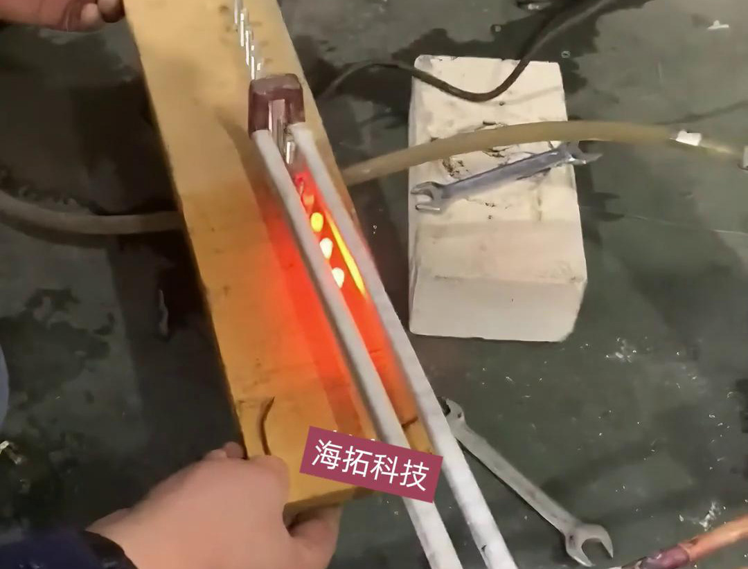 6mm端頭在線退火，采用高頻加熱機配合自動輸送帶實現(xiàn)均勻加熱退火