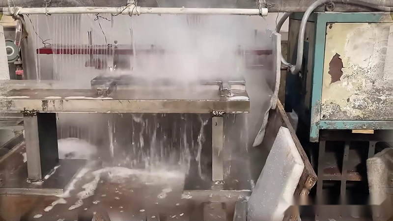 平面淬火熱處理是一種有效的金屬表面強化方法，能夠顯著提高工件表面的硬度、耐磨性和疲勞強度