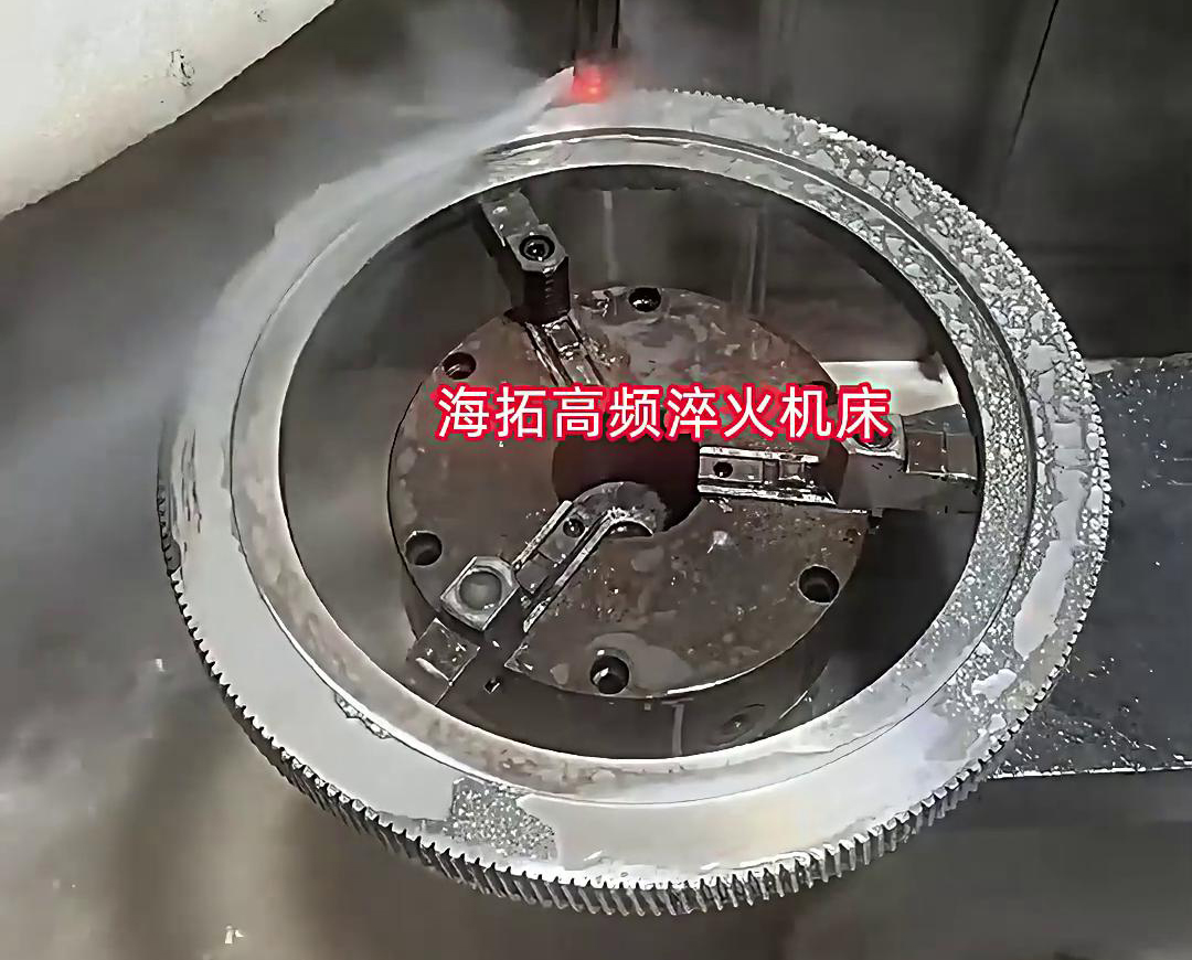 齒輪高頻淬火機床是一種高效、精確的齒輪淬火熱處理設(shè)備