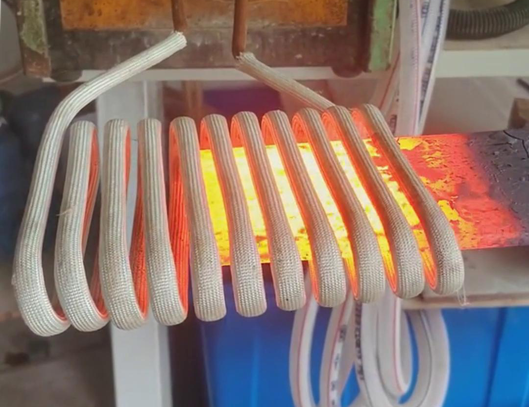 40KW高頻感應(yīng)加熱設(shè)備可用于10mm鋼板的淬火、回火等熱處理工藝