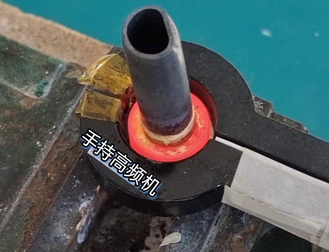 手持式高頻焊接機(jī)具有焊接速度快、焊接質(zhì)量高、操作簡(jiǎn)單等優(yōu)點(diǎn)