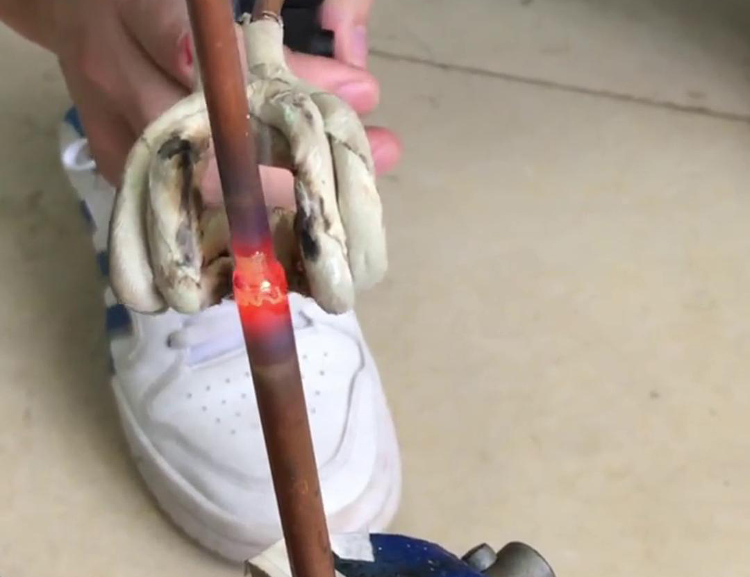 手持式高頻焊接設(shè)備，4-16銅管焊接，2秒焊接完成，代替火焰焊接，安全省時(shí)省人工