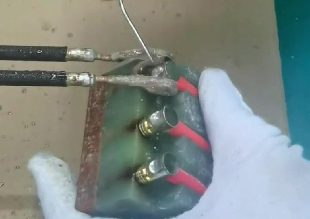 采用超高頻釬焊電線與銅端子的釬焊，這樣有效保障了其品質(zhì)，杜絕了虛焊假焊等因素