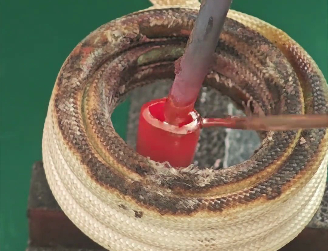 高頻銅管焊接機(jī)對銅管進(jìn)行快速、高效焊接的專業(yè)設(shè)備