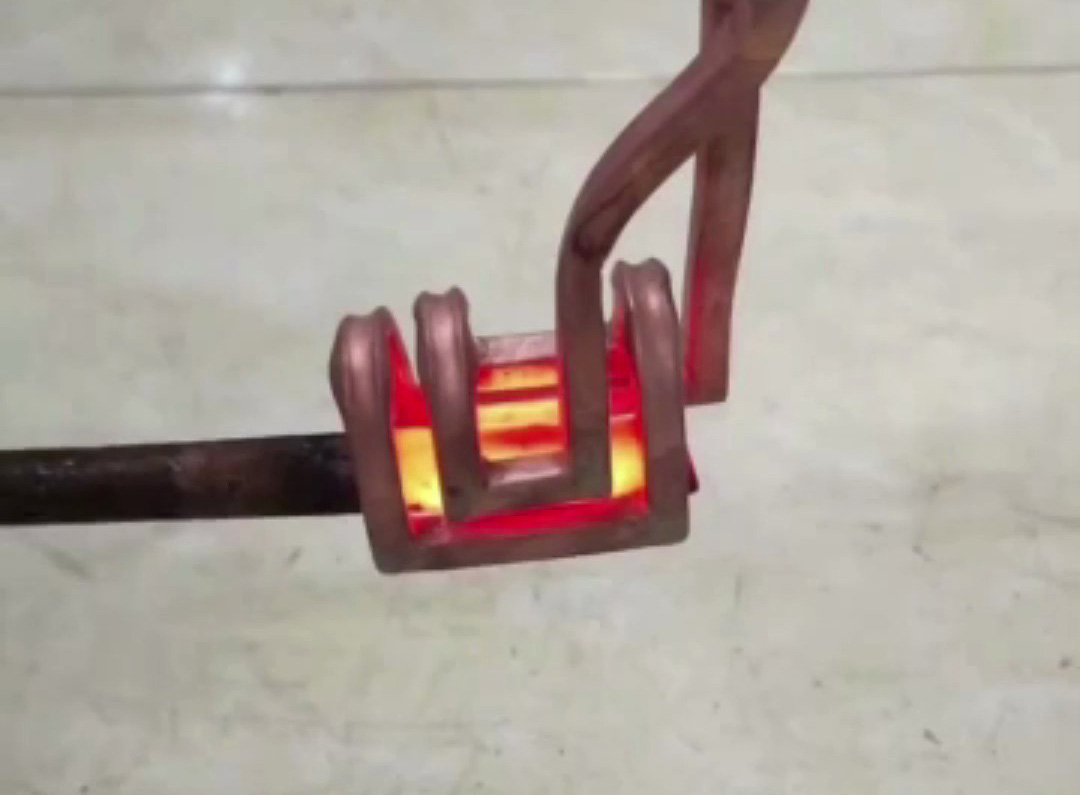 還在為金屬加熱發(fā)愁？高頻U型線圈裝置讓你大開眼界！