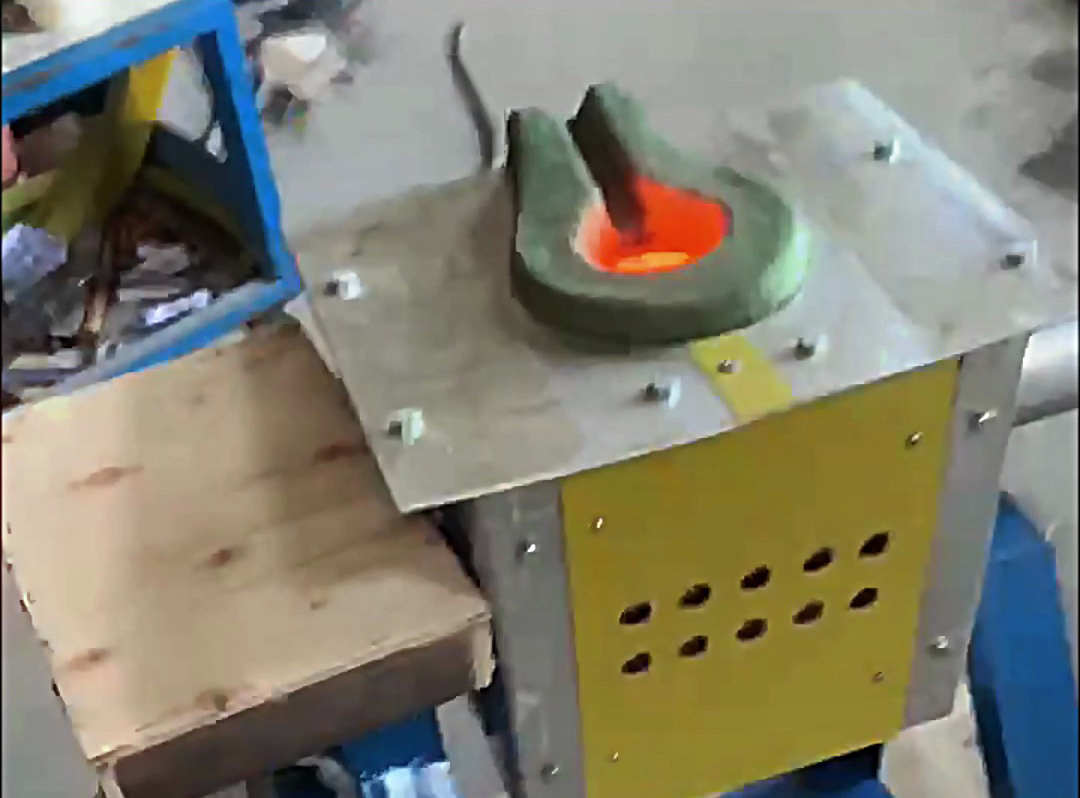 熔金熔銅熔鋁都不在話下！這款中頻熔煉爐高效可靠，廠家直供！